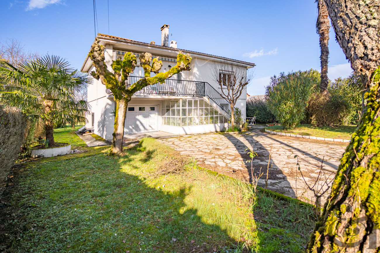 A vendre maison avec jardin proche de toutes les commodités à Sainte-Livrade-sur-Lot