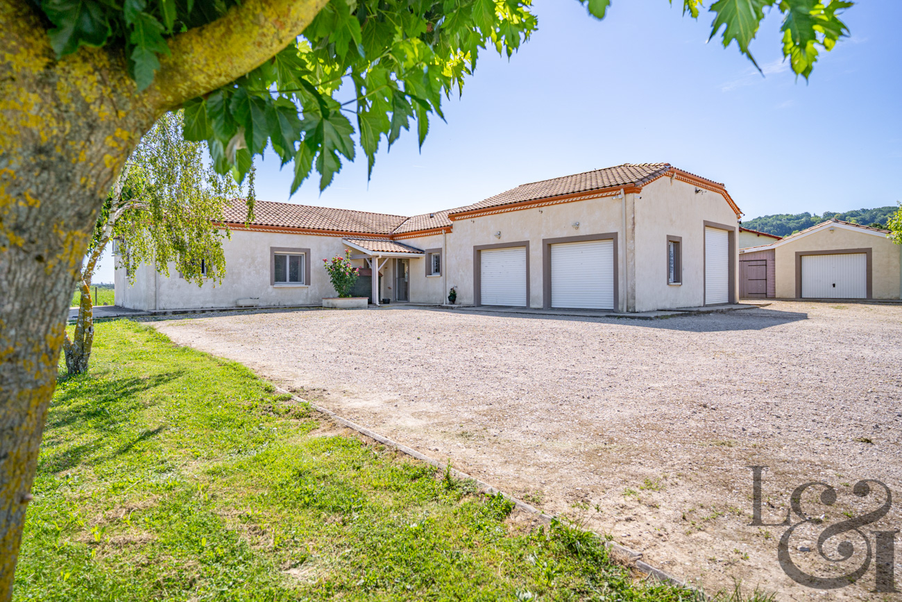 Maison de plain-pied à Sainte-Livrade-sur-Lot (Lot-et-Garonne, 47 )