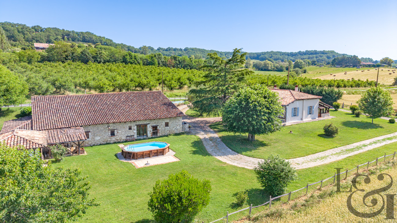 Maison en pierre avec grange à Sainte-Livrade-sur-Lot