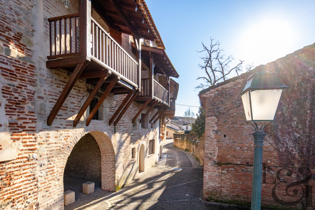 For sale renovated stone apartment T3