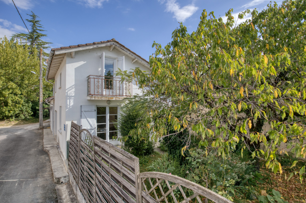 Découvrez et acheter le bien A vendre maison de village avec jardin à