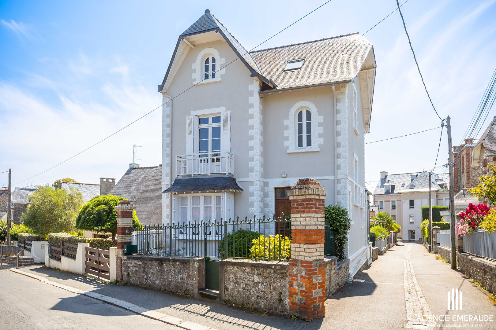 À vendre villa dinardaise 6 pièces hyper centre, entre la plage de l'Ecluse et Saint-Enogat.