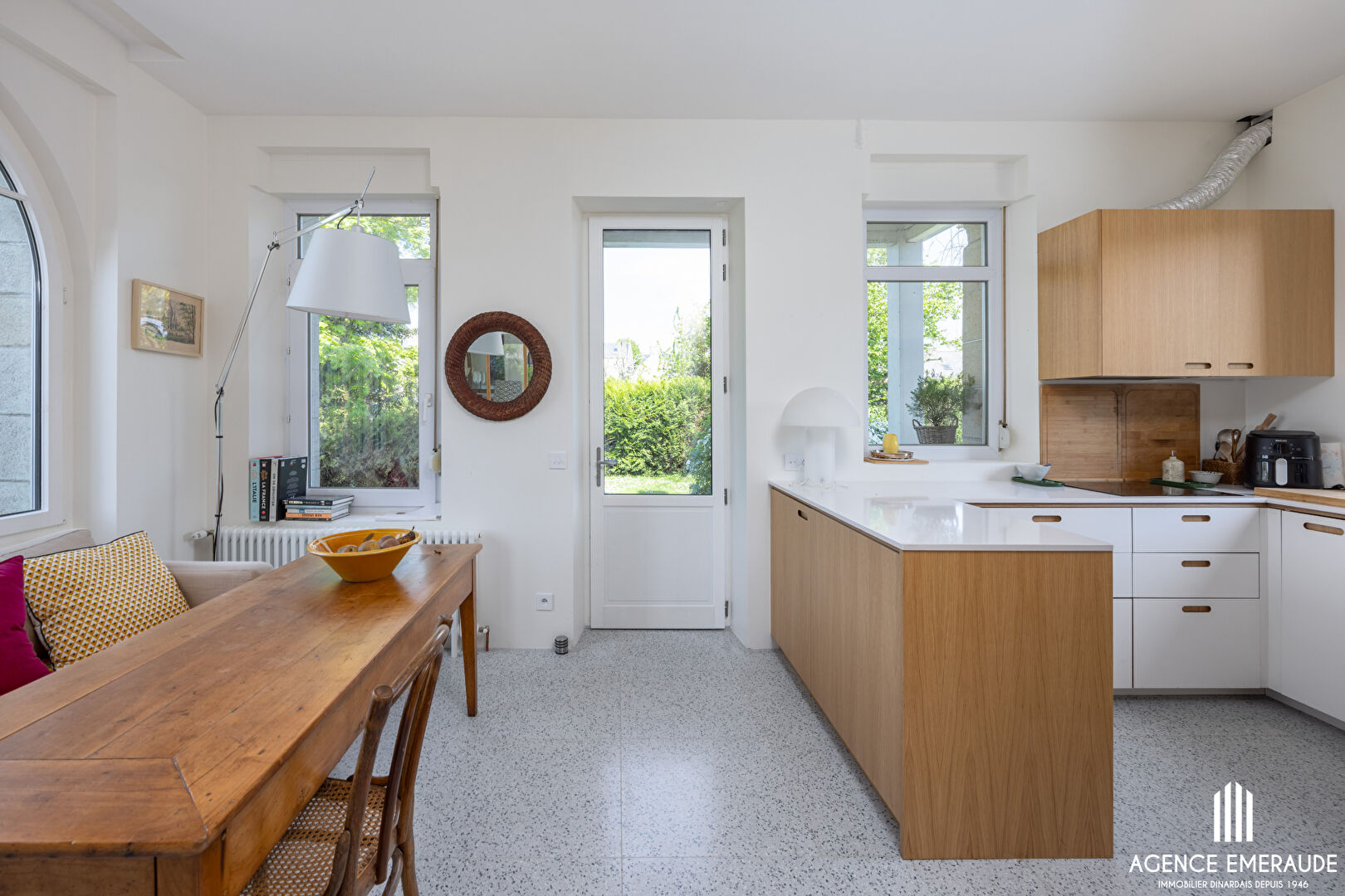 Photo Maison Le Minhic Sur Rance  5 pièce(s) 136 m² 3 chambres possibilités 5 chambres, cave, garage terrain d'une superficie de 1001 m². image 4/6