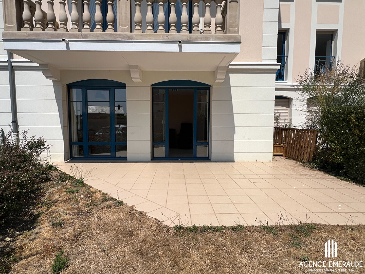 À vendre à Dinard appartement T2 en rez-de-jardin avec stationnement et cave