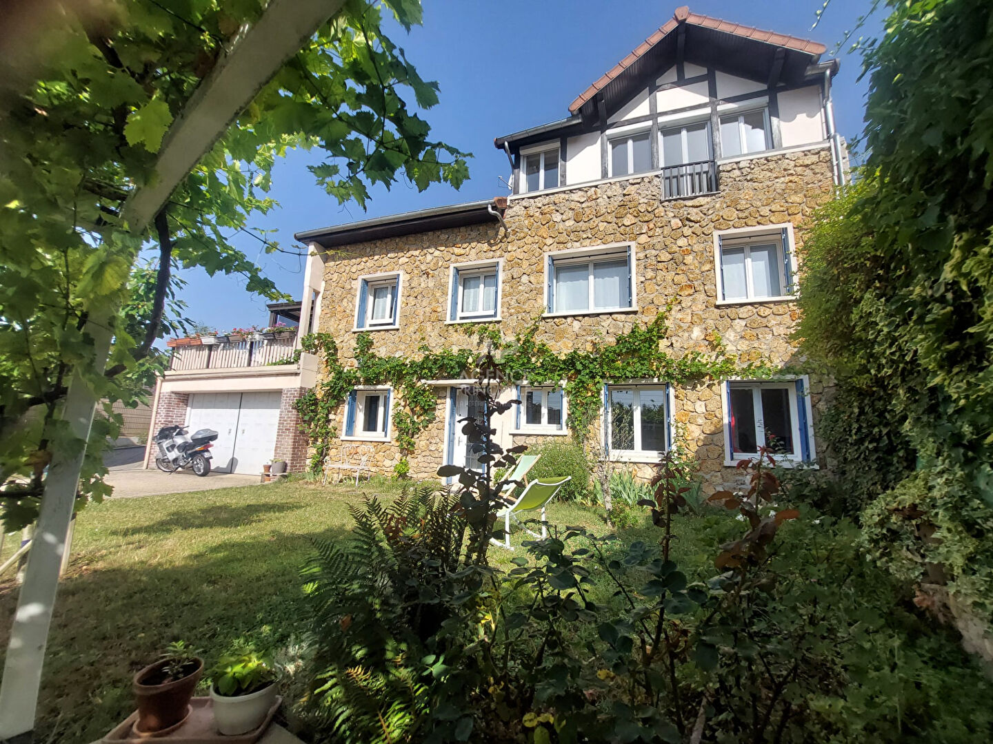 CHAVILLE, Rive Droite * limite Sèvres- Maison  familiale avec possibilité appartement indépendant.