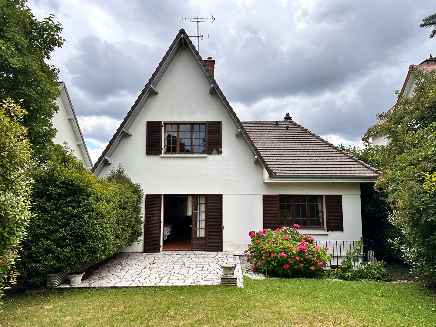 Chaville RD, Vaste maison non mitoyenne de 5 pièces
