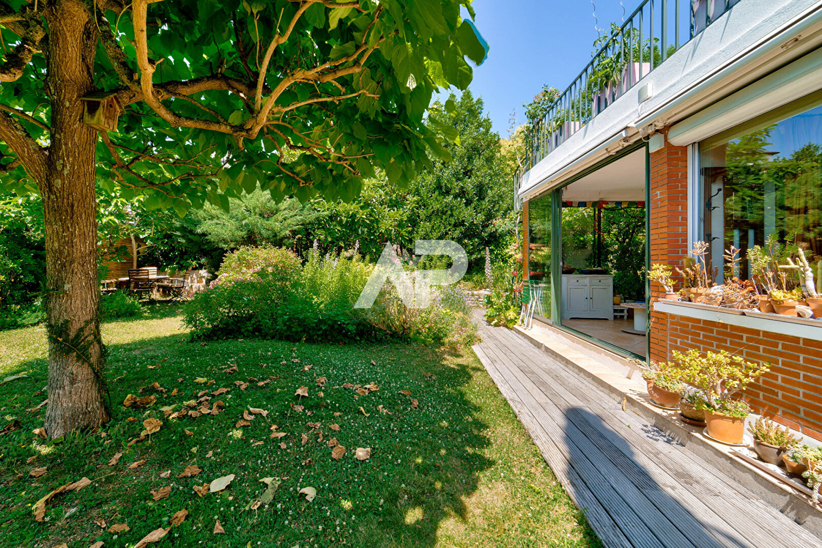 Chaville RD - Maison de 6 pièces d'environ 156 m² et  son jardin verdoyant