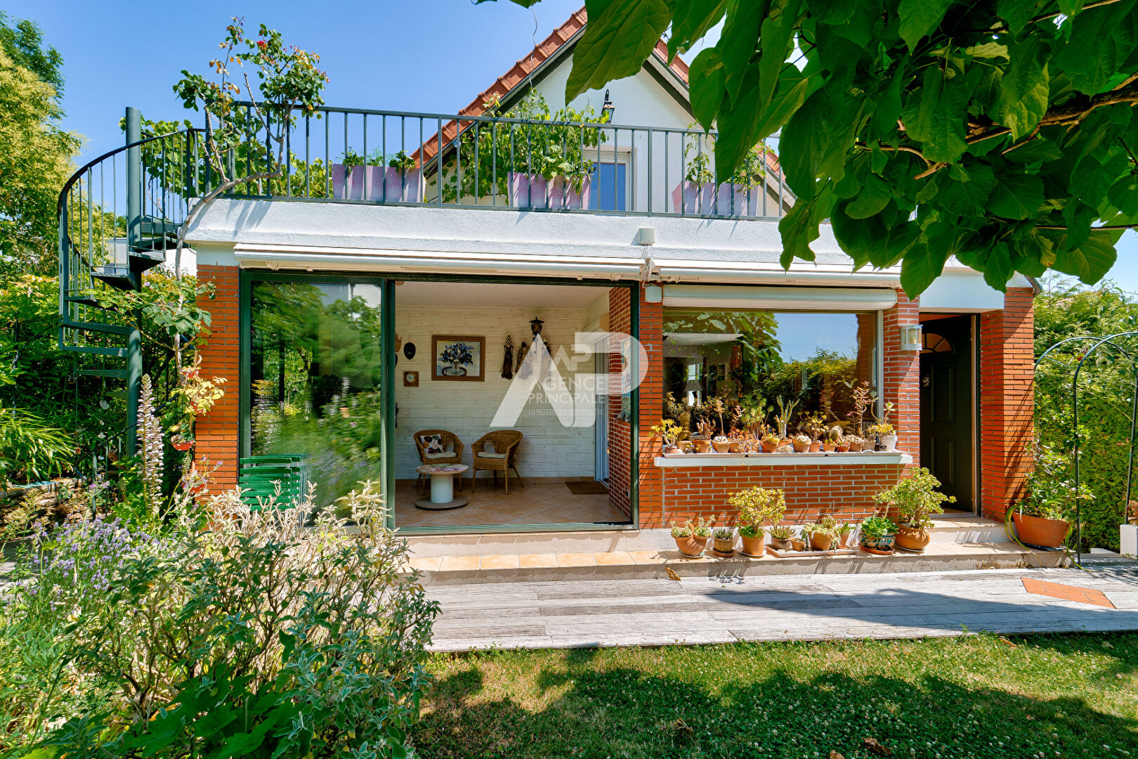 Photo Chaville RD - Maison de 6 pièces d'environ 156 m² et  son jardin verdoyant image 3/6
