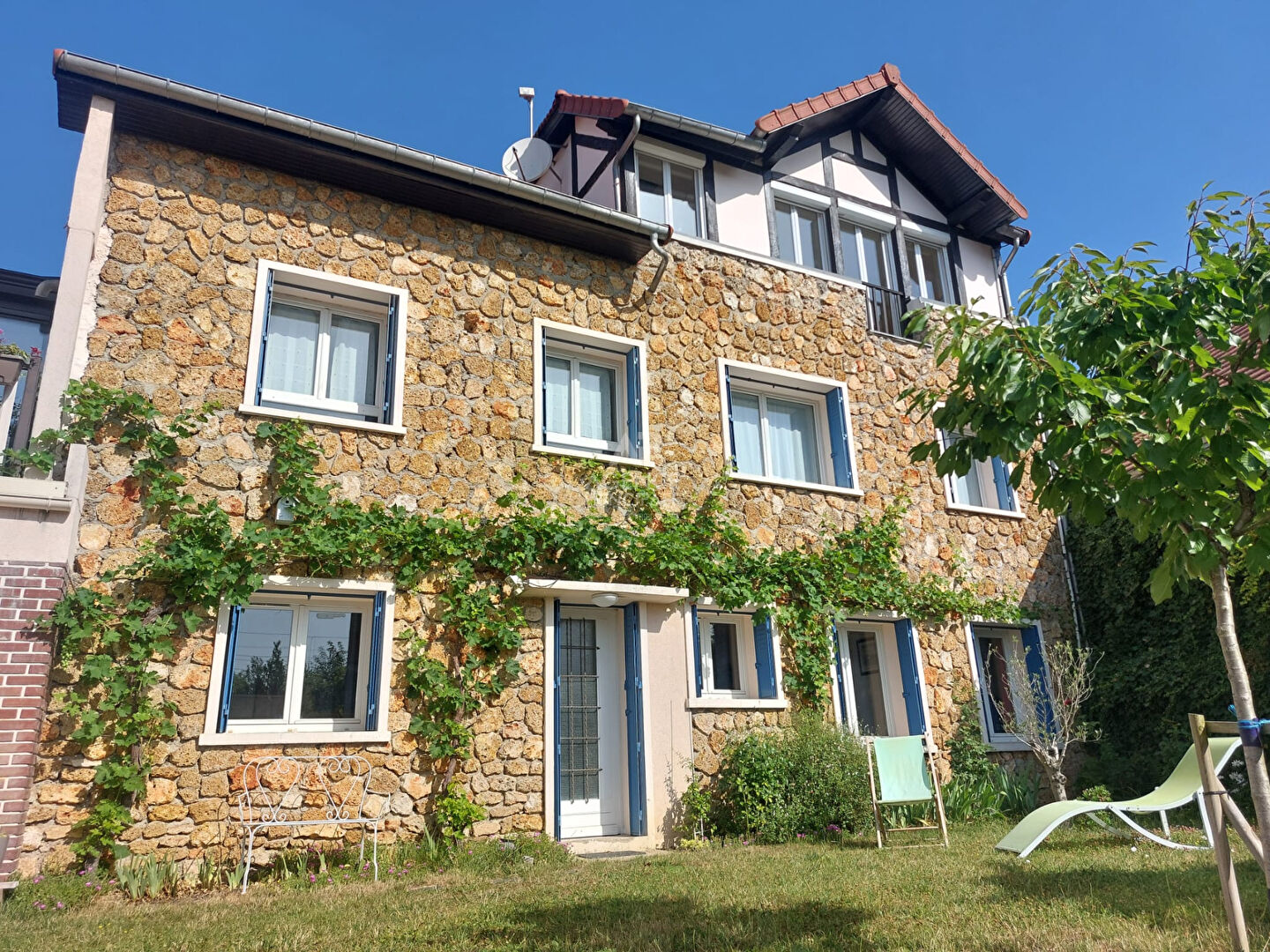 CHAVILLE, Rive Droite * limite Sèvres - Maison  familiale avec possibilité appartement indépendant.