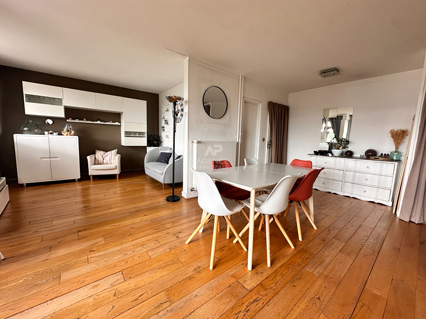 Chaville - 5 pièces d'environ 86 m² avec balcon et vue dégagée