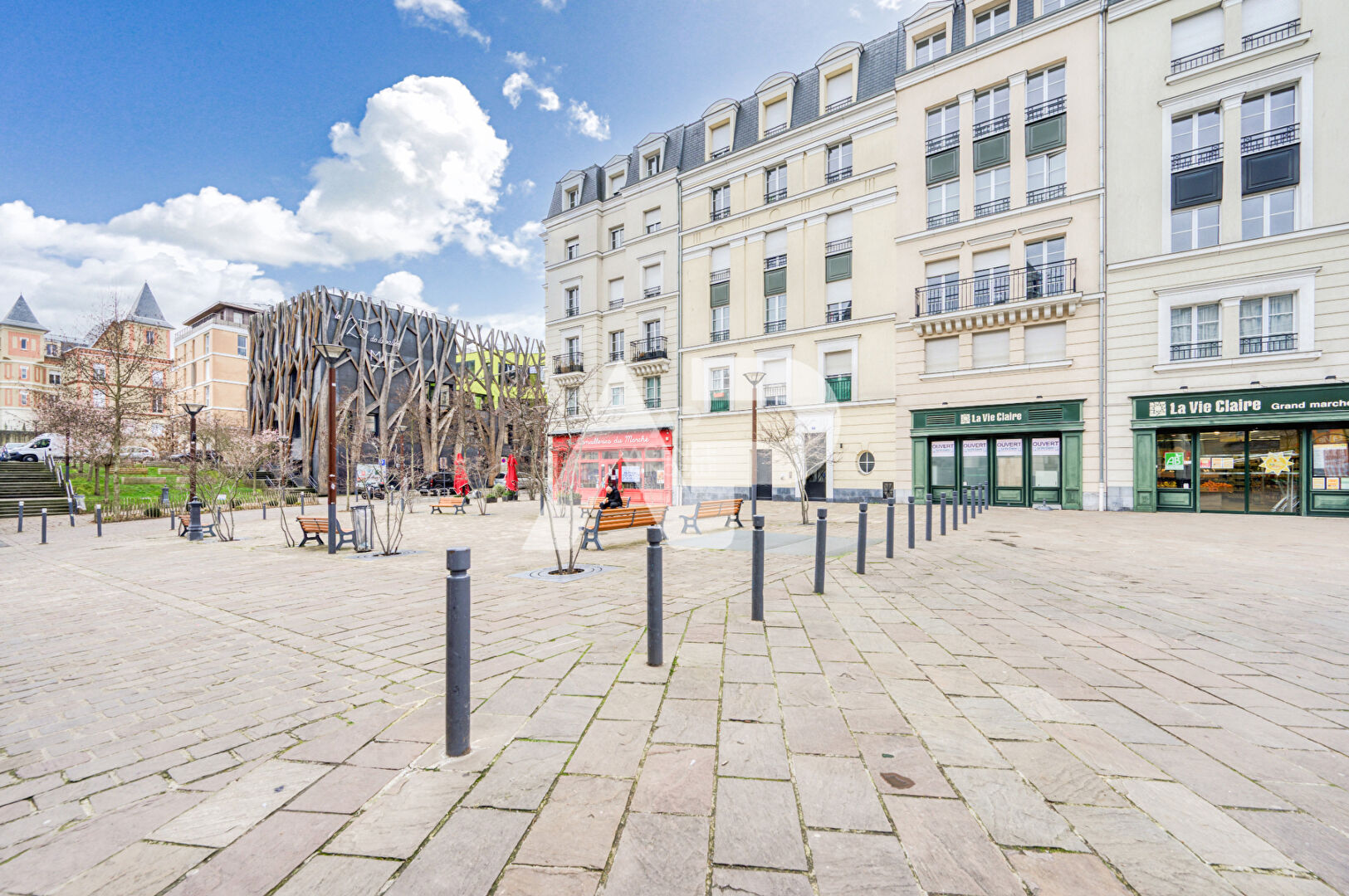CHAVILLE - Marché -  Local d'activité avec 3 bureaux - Bon rapport locatif