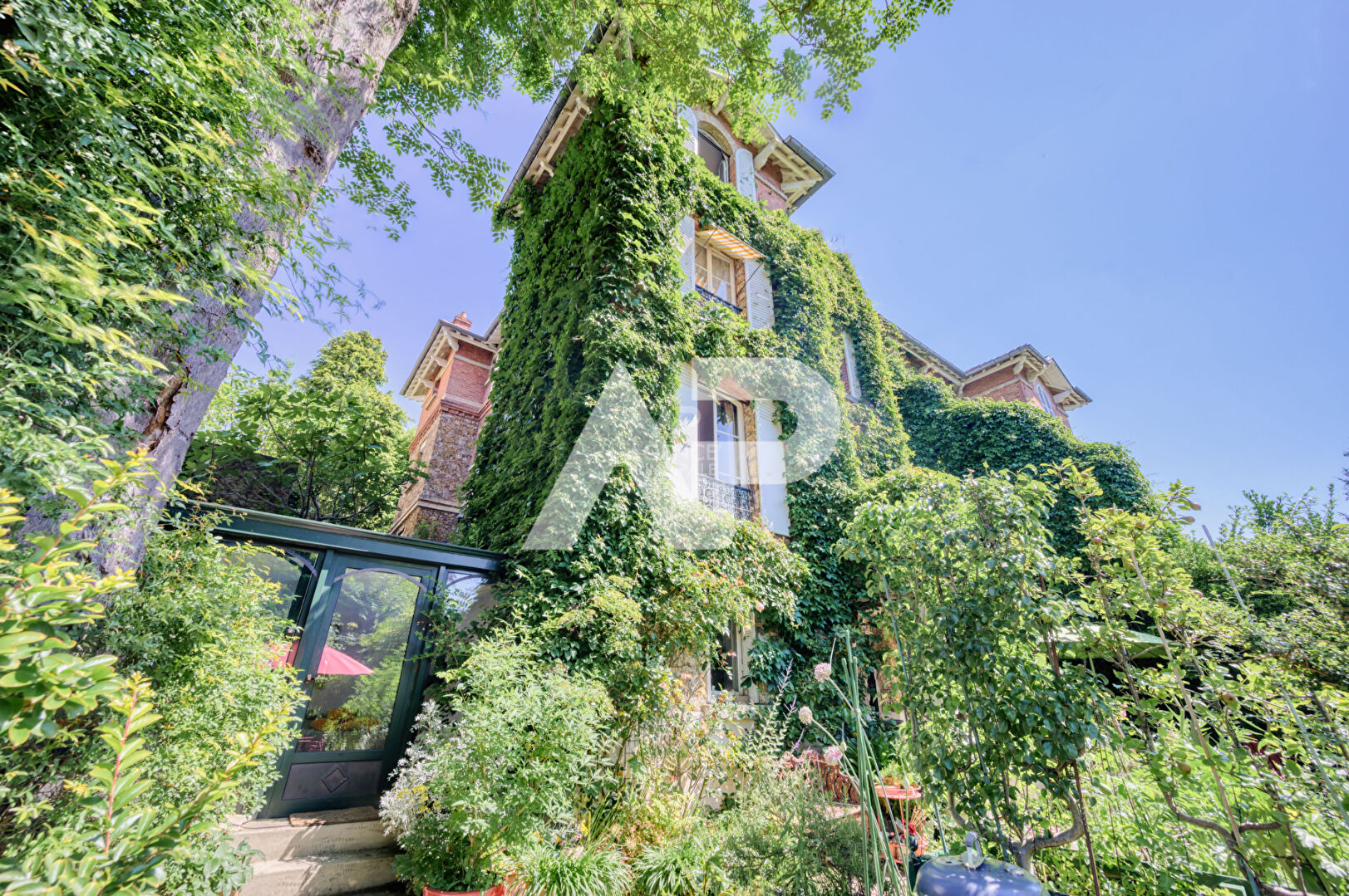 SEVRES RIVE DROITE - MAISON DE CHARME