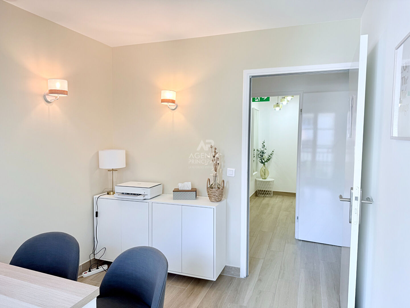 Photo CHAVILLE - Marché -  INVESTISSEMENT LOCATIF - Local  de 56,62 m²  avec 3 bureaux image 3/6