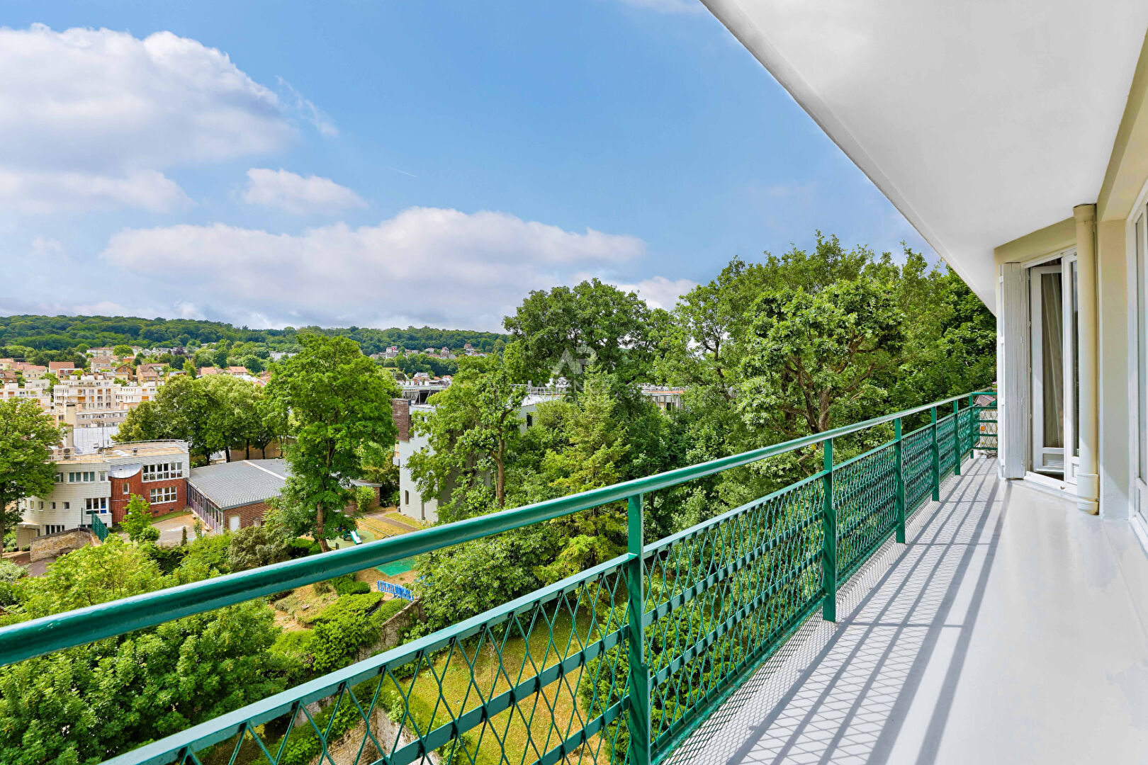 SEVRES RIVE DROITE - APPARTEMENT AVEC VUE