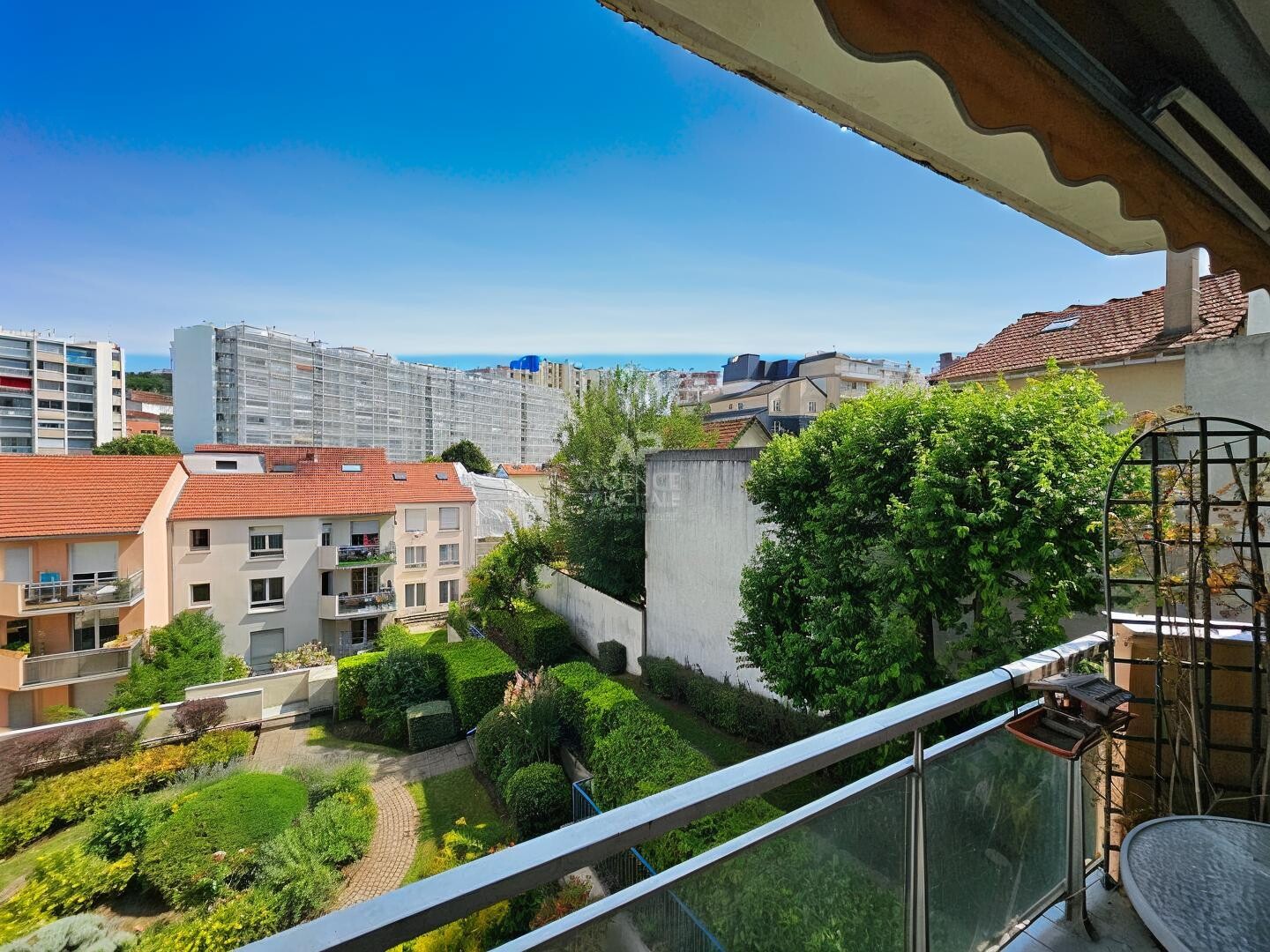 CHAVILLE - Rive Droite  - Appartement de 3 pièces traversant avec balcons