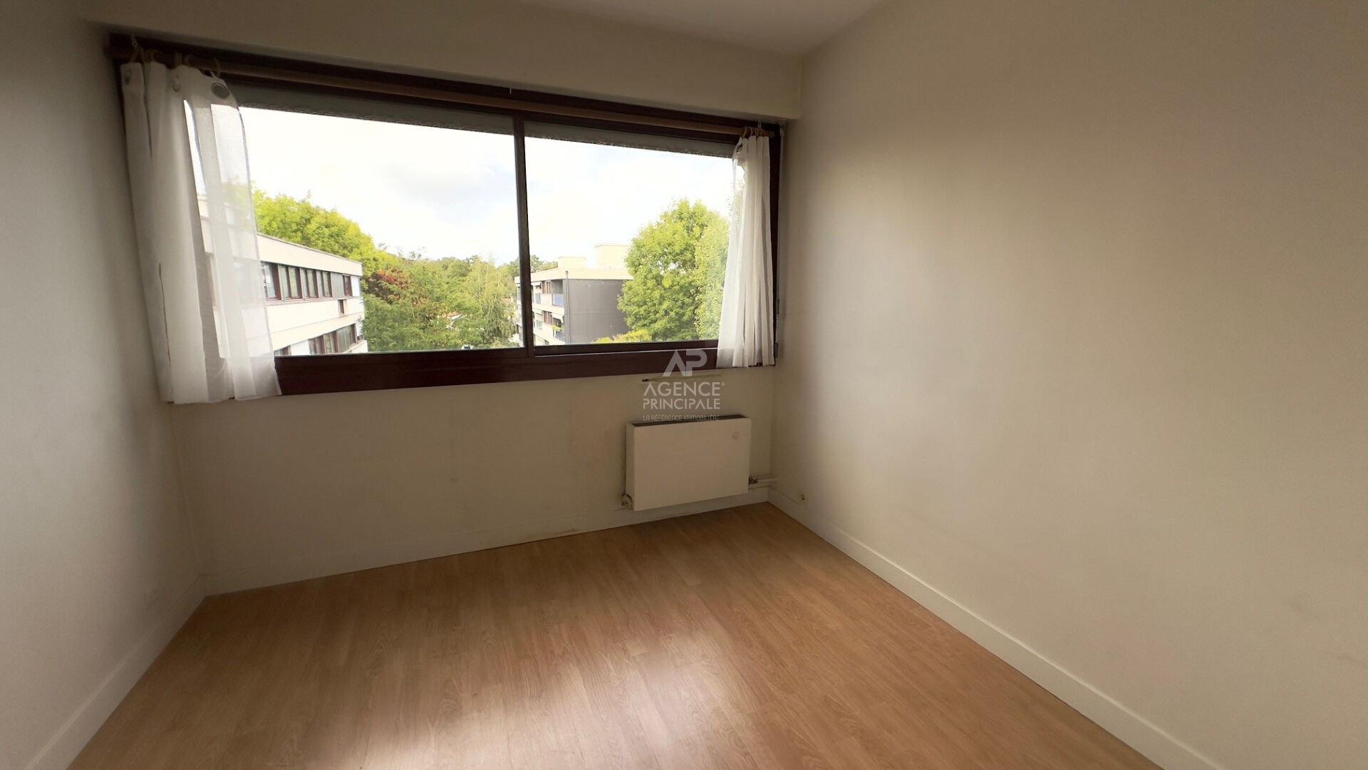 Photo SEVRES LES BRUYERES - APPARTEMENT FAMILIAL image 5/6