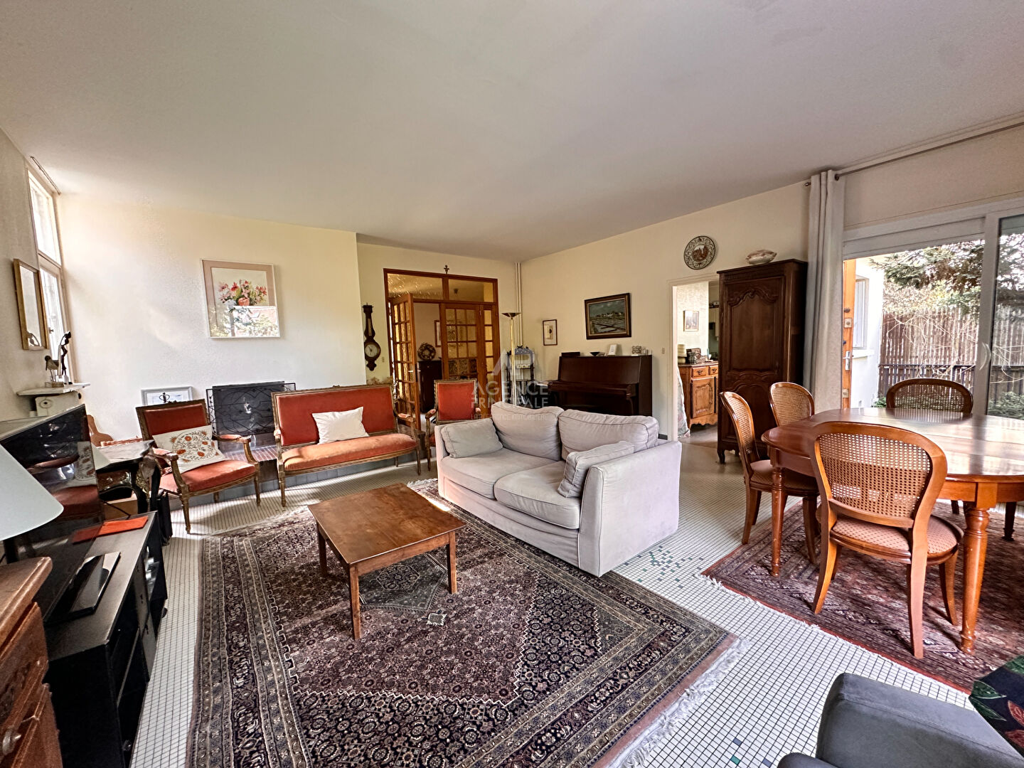 Photo CHAVILLE Viroflay- Proche RER - Maison familiale de 7 pièces + dépendance de 3 pièces (40m²) à rénover image 1/6