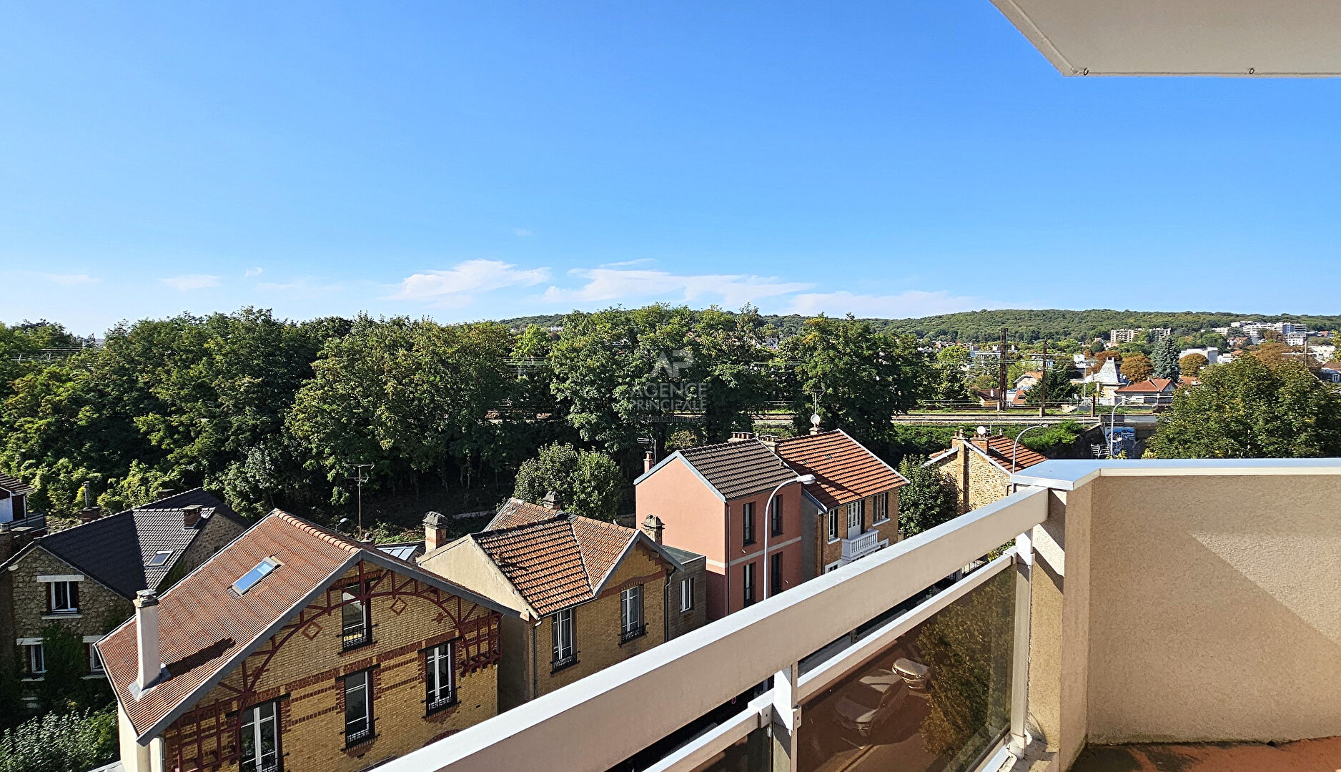 CHAVILLE - Rive Gauche - Appartement  3-4  pièces  avec balcon