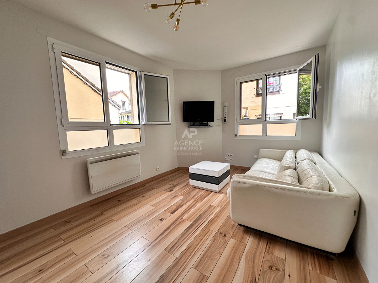 Photo Maison à vendre à Chaville - 6 pièces, 4 chambres et bureau, excellent état image 2/6