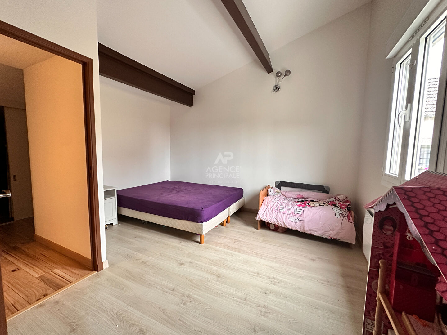 Photo Maison à vendre à Chaville - 6 pièces, 4 chambres et bureau, excellent état image 6/6