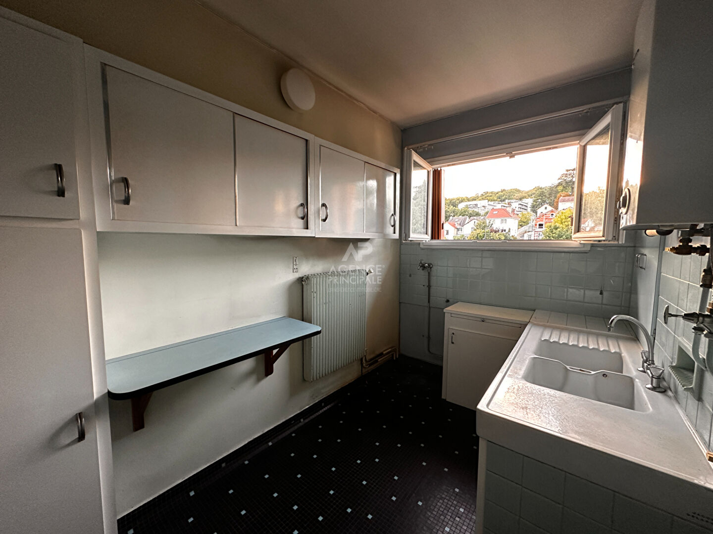 Photo Chaville - Dernier étage pour ce 4 pièces traversant avec balcon image 3/5