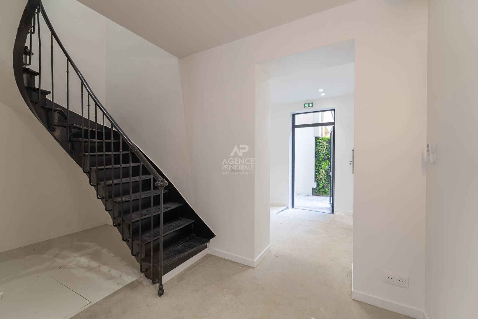 Photo Local commercial en monopropriété - 20ème arrondissement image 2/5