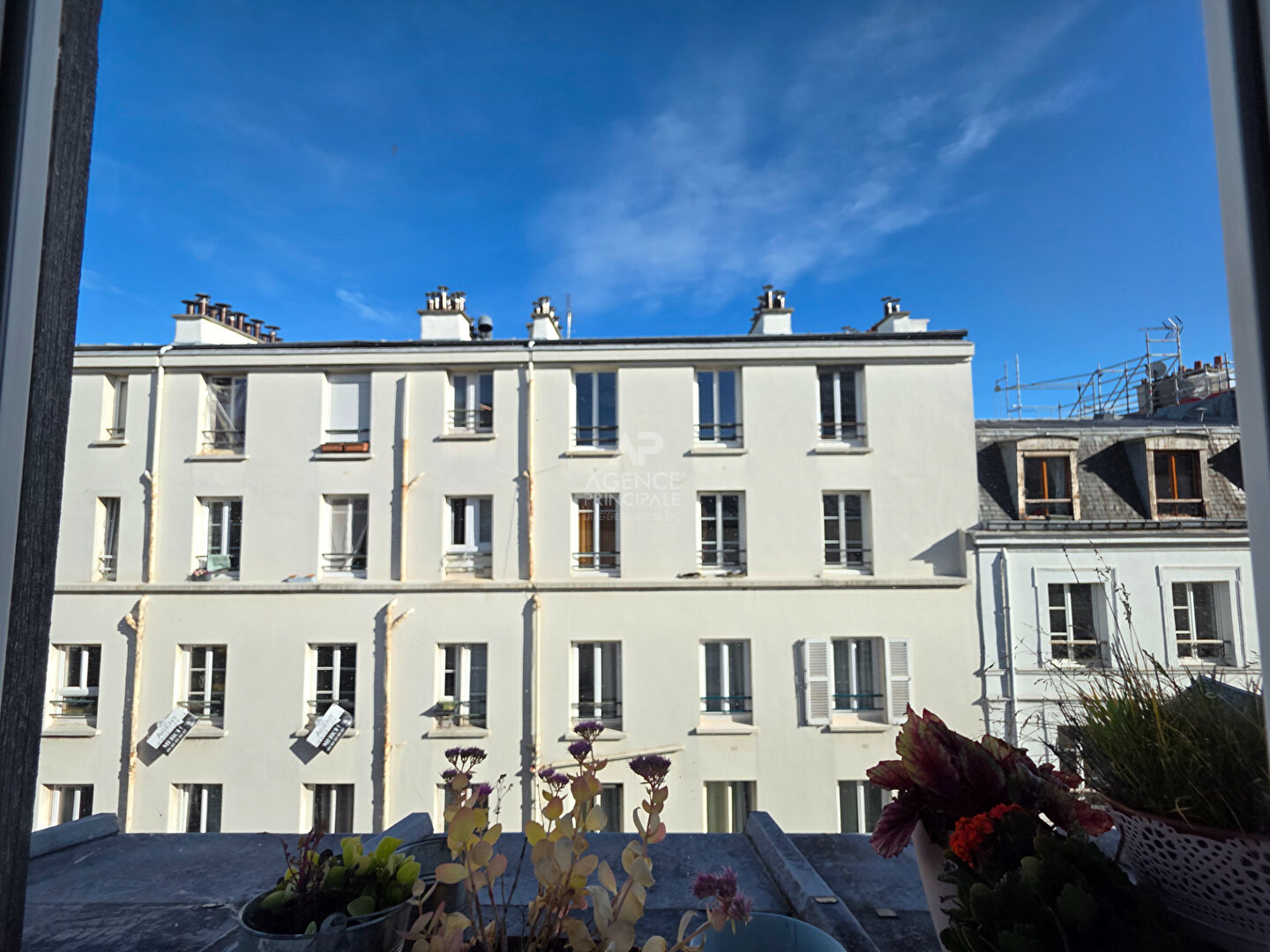 PARIS 18EME - STUDETTE - GUY MOQUET