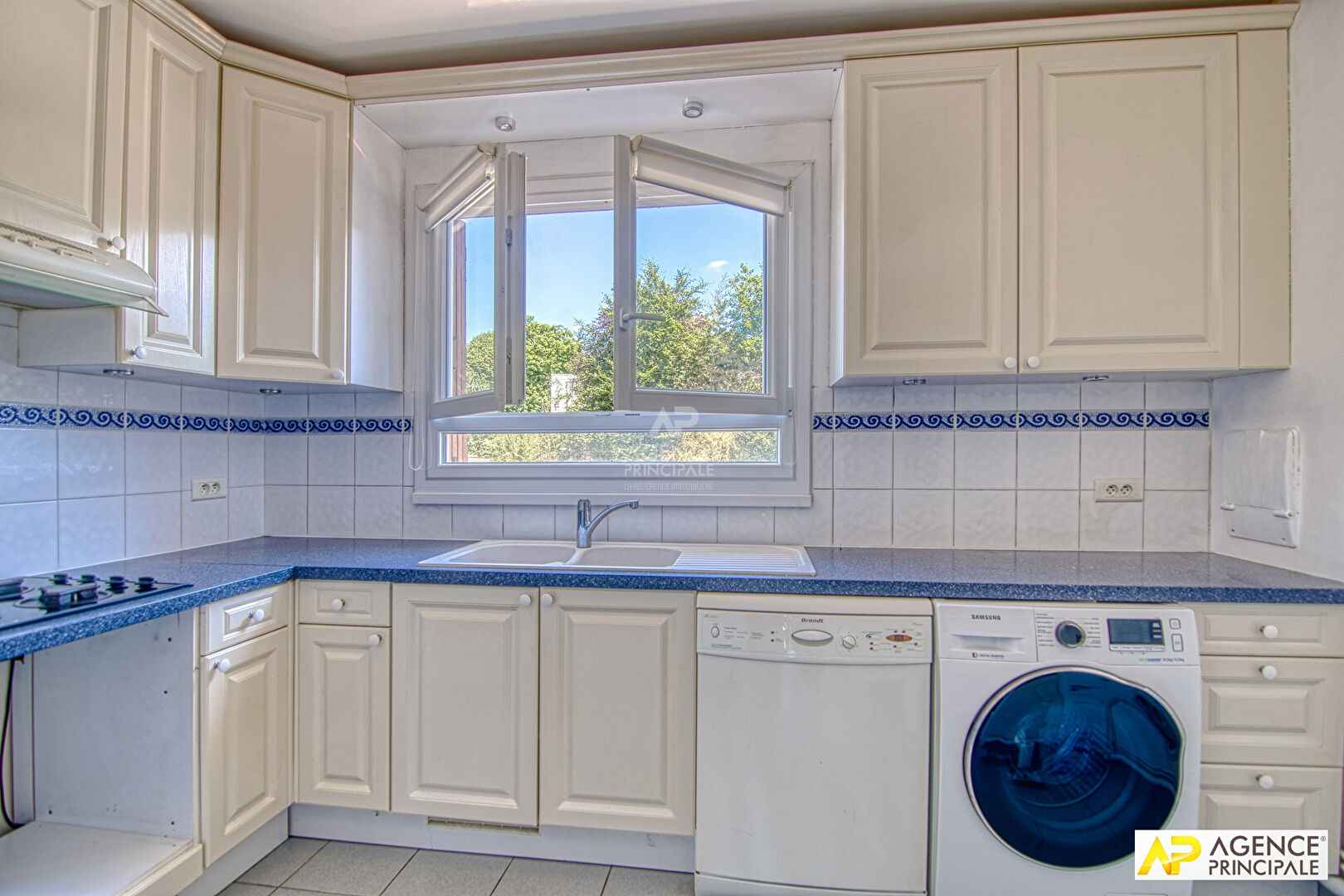 Photo Versailles Rive-Droite Appartement 87  m² carrez avec balcon, ascenseur et parking image 2/4