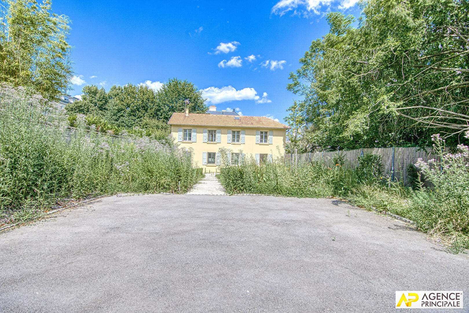 Versailles Saint Louis - Maison 6 pièces 144 m2  édifiée sur terrain de 600 m²
