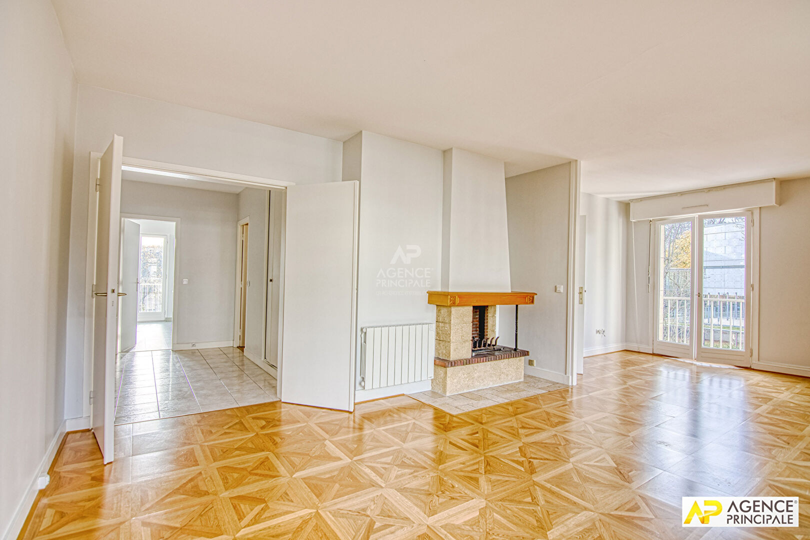 Photo Versailles Avenue de Paris Appartement 4 P 90 m² carrez avec balcon, ascenseur  et parking image 2/6