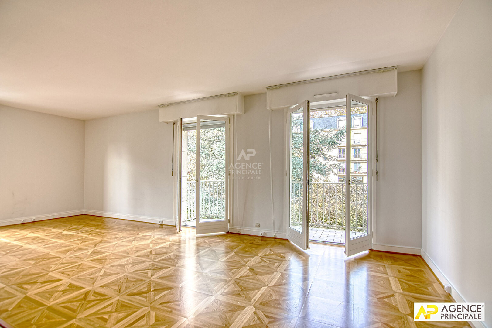 Photo Versailles Avenue de Paris Appartement 4 P 90 m² carrez avec balcon, ascenseur  et parking image 4/6