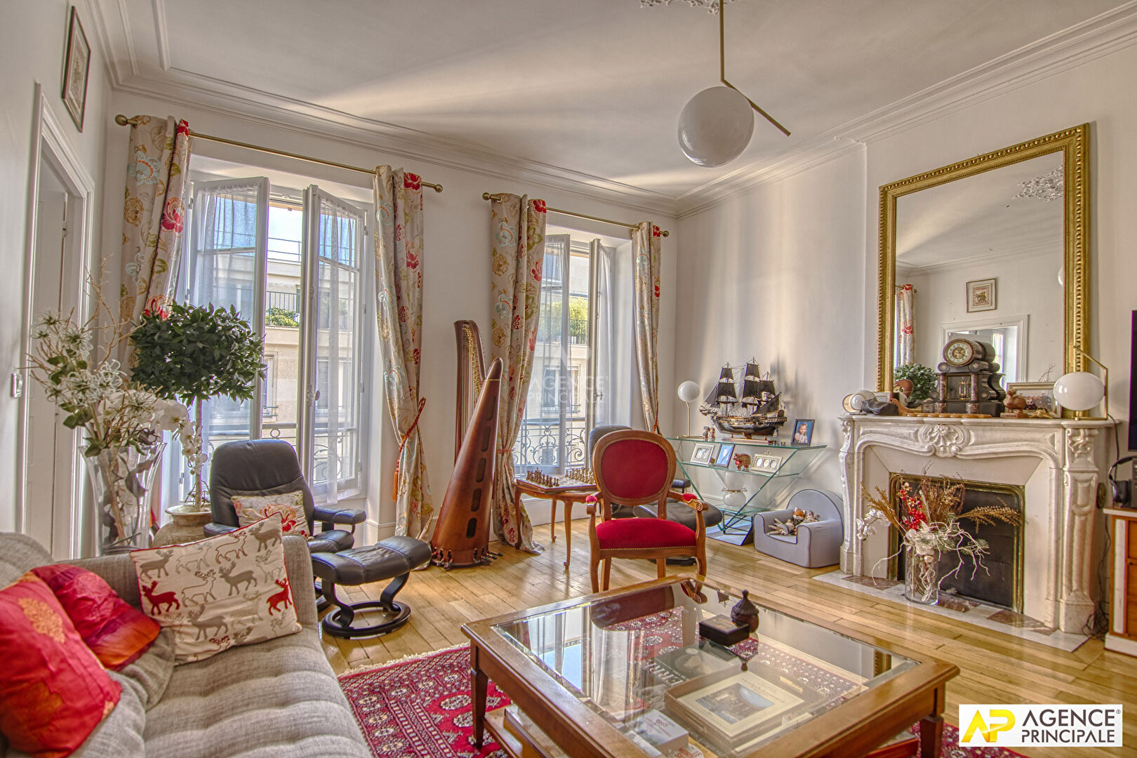 Photo Versailles Notre-Dame Appartement 5 pièces duplex 124.77 m² carrez situé aux 3ème et 4è étage avec ascenseur, chambre de service de 18.08 m² au sol et cave image 1/6