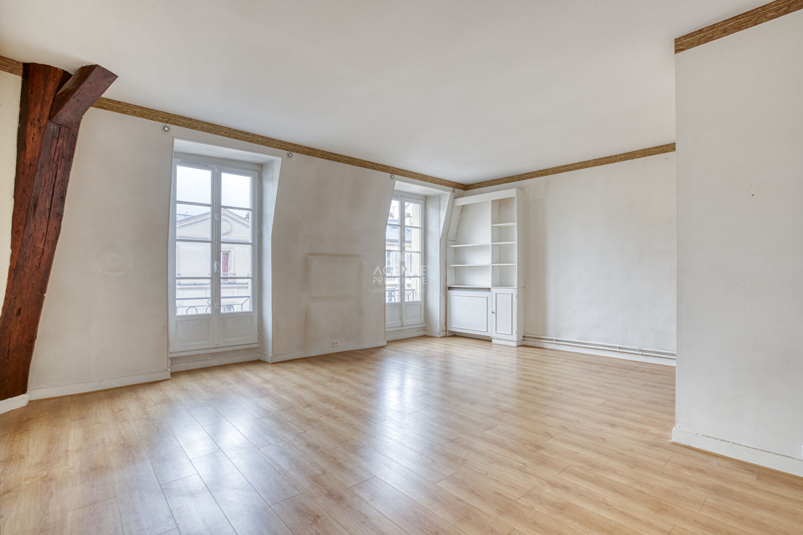Versailles Notre-Dame rue Hoche Appartement duplex 5 pièces 4 chambres  122.80 m² au sol (109 m² carrez) situé au 3ème  et dernier étage avec cave et place de parking en option
