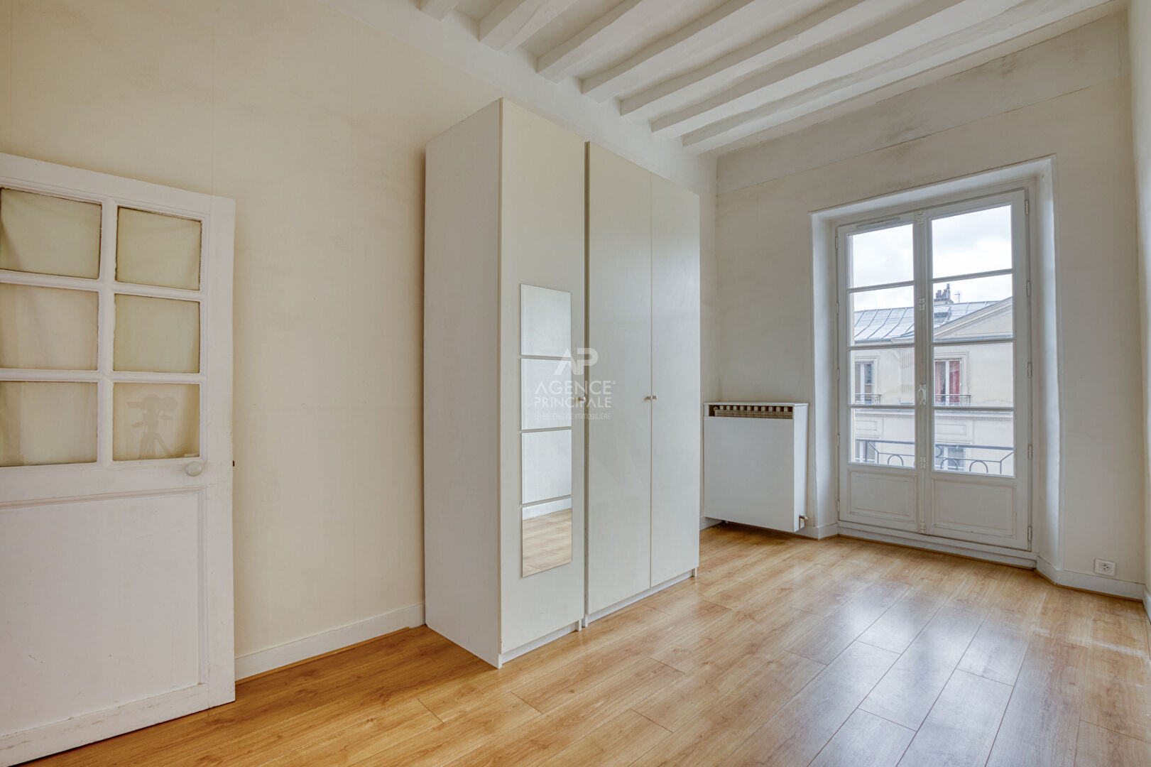 Photo Versailles Notre-Dame rue Hoche Appartement duplex 5 pièces 4 chambres  122.80 m² au sol (109 m² carrez) situé au 3ème  et dernier étage avec cave et place de parking en option image 6/6
