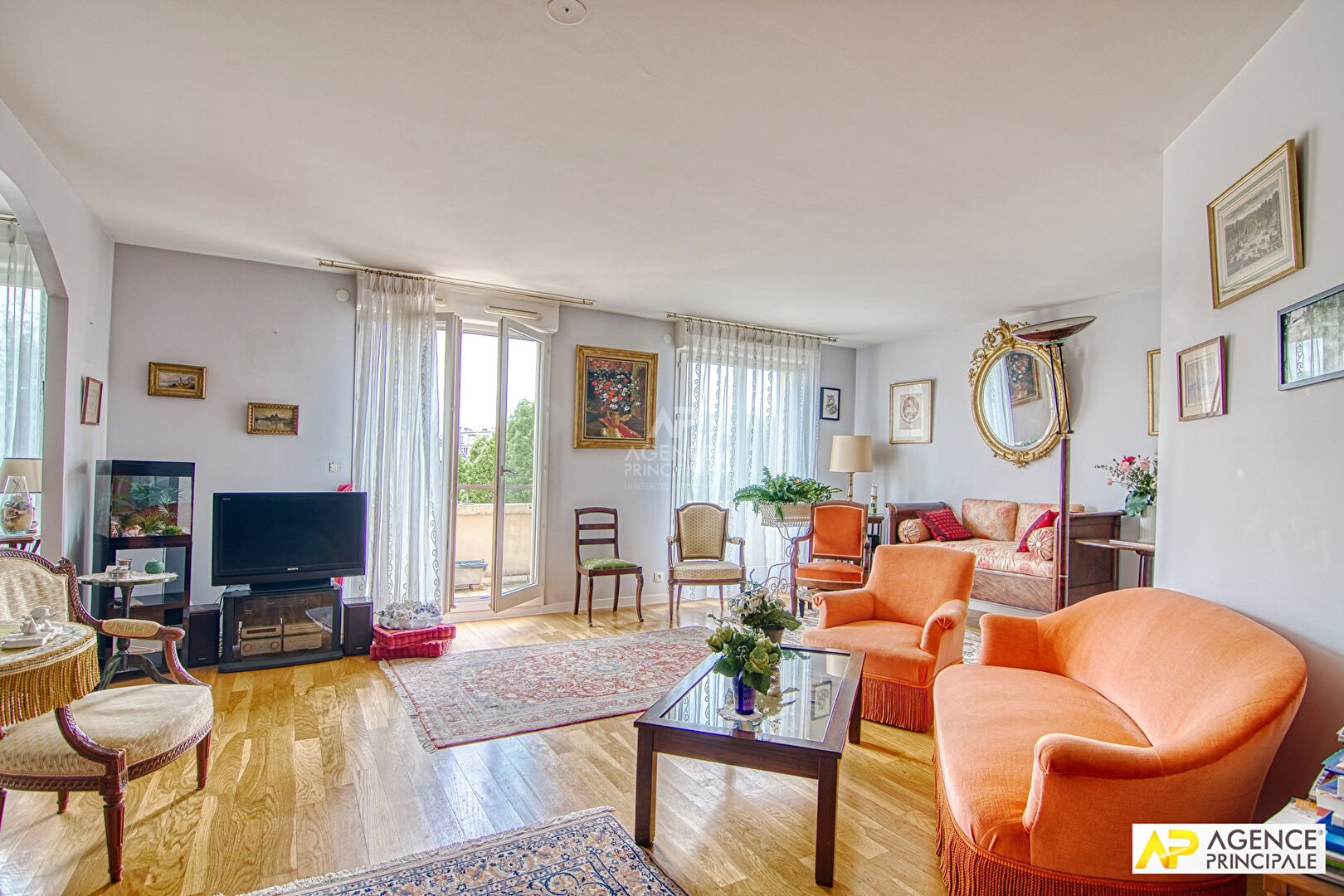 Photo Versailles Montreuil appartement 4 pièces 100 m² carrez situé au 2eme étage avec ascenseur, terrasse plein sud, cave et parkings image 2/6