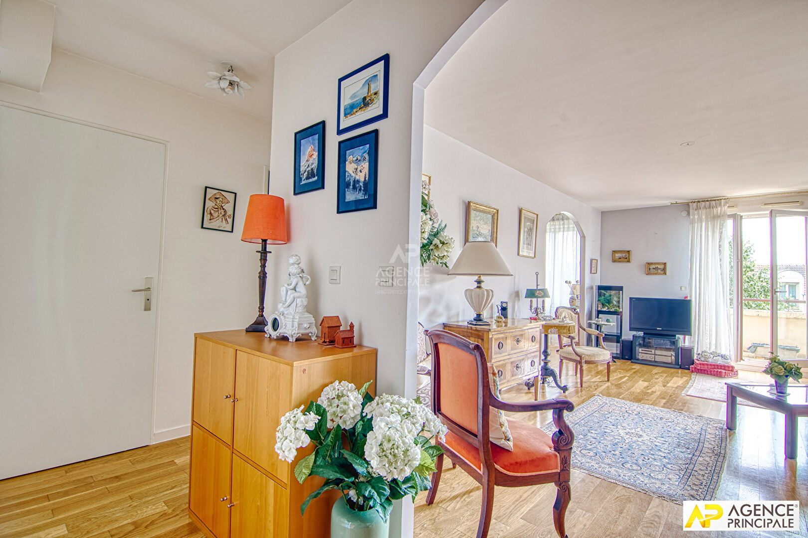 Photo Versailles Montreuil appartement 4 pièces 100 m² carrez situé au 2eme étage avec ascenseur, terrasse plein sud, cave et parkings image 3/6