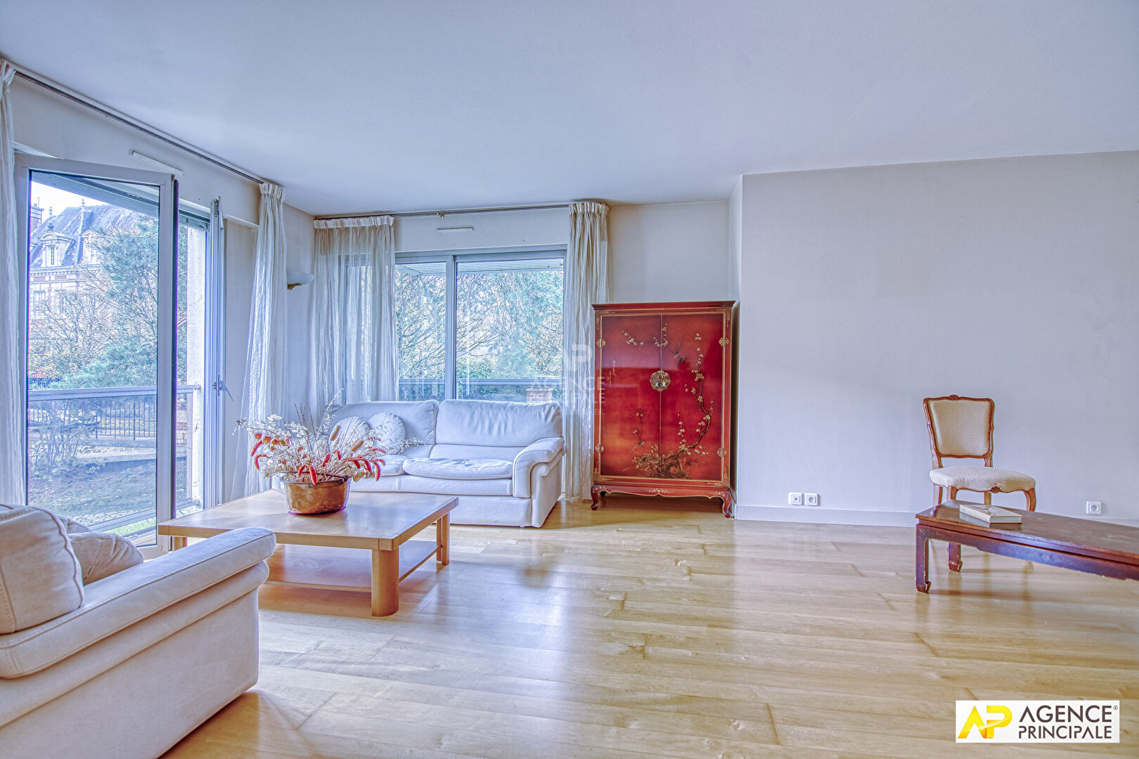 Photo Versailles Glatigny - Appartement 4 pièces 98 m² 1er étage avec ascenseur, balcon, cave et box image 4/6