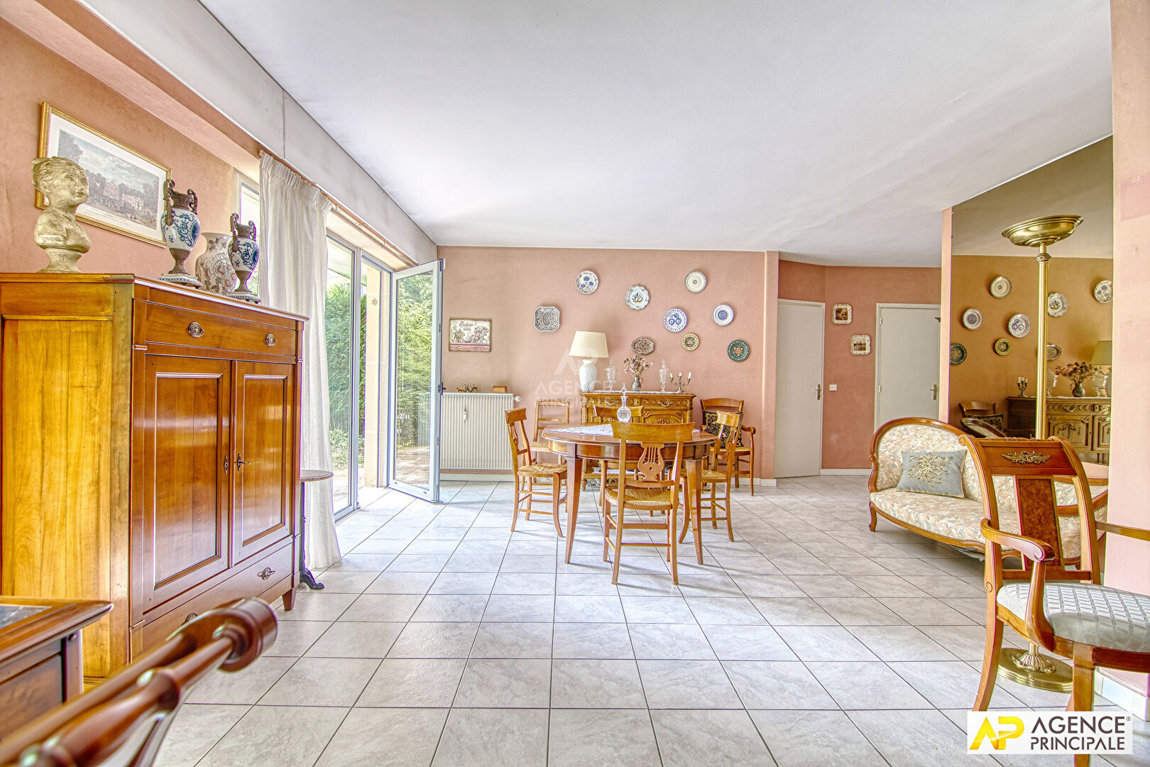 Photo Versailles Clagny Appartement 5 pièces 113 m² rez-de-jardin avec ascenseur, cave et parking et box en sous-sol image 3/6