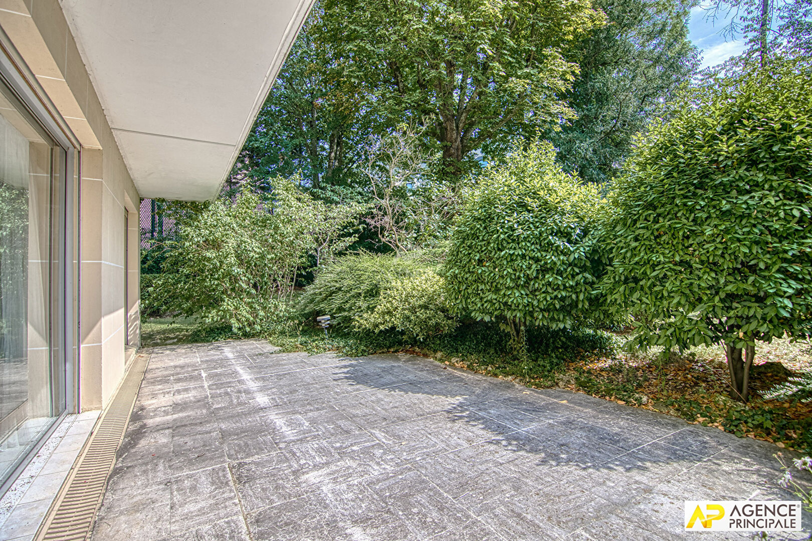 Photo Versailles Clagny Appartement 5 pièces 113 m² rez-de-jardin avec ascenseur, cave et parking et box en sous-sol image 6/6