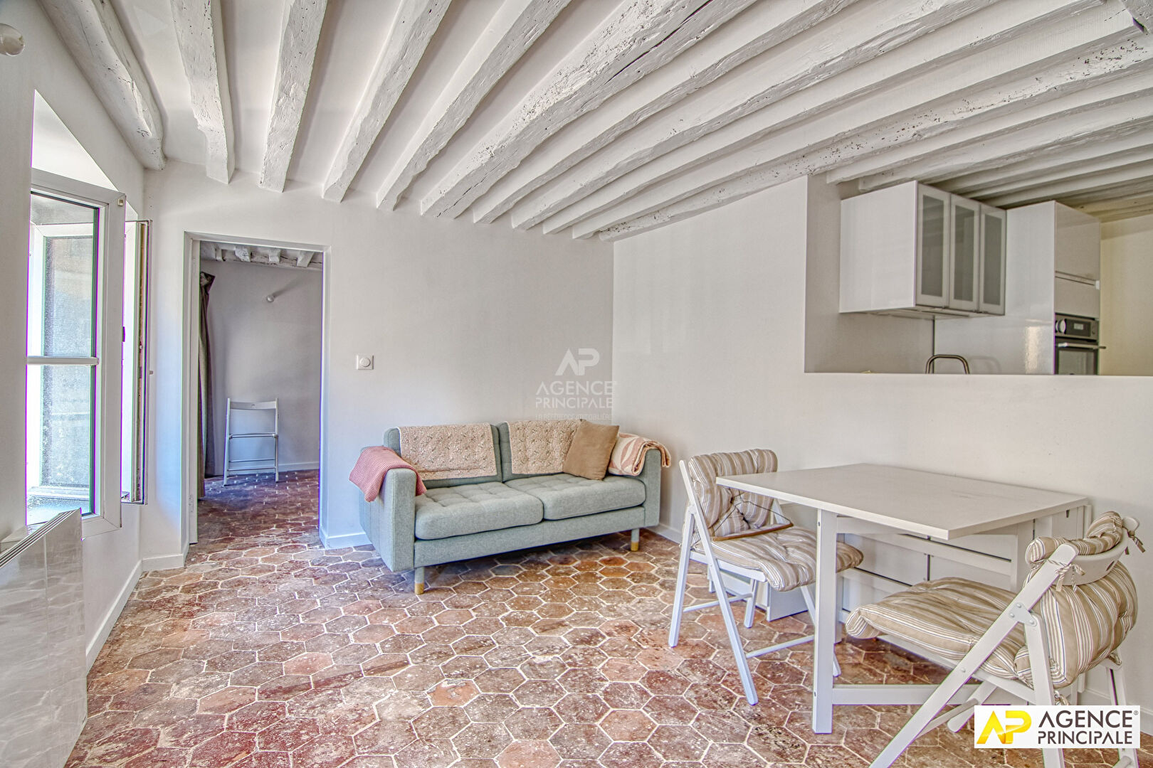 Versailles Saint-Louis appartement  2 pièces 37m² carrez situé au 1er étage d'un immeuble ancien