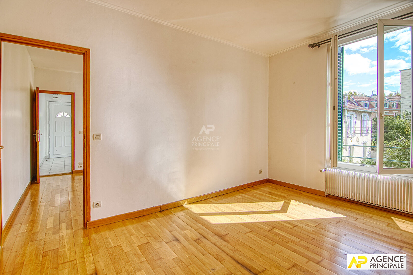 Versailles Montreuil Appartement  2 pièces 40.36 m2 carrez situé au 1er et dernier étage avec jardin privatif et box
