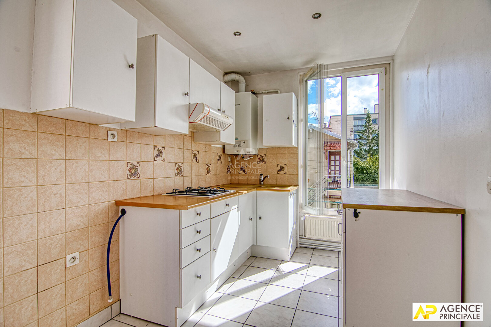 Photo Versailles Montreuil Appartement  2 pièces 40.36 m2 carrez situé au 1er et dernier étage avec jardin privatif et box image 2/6