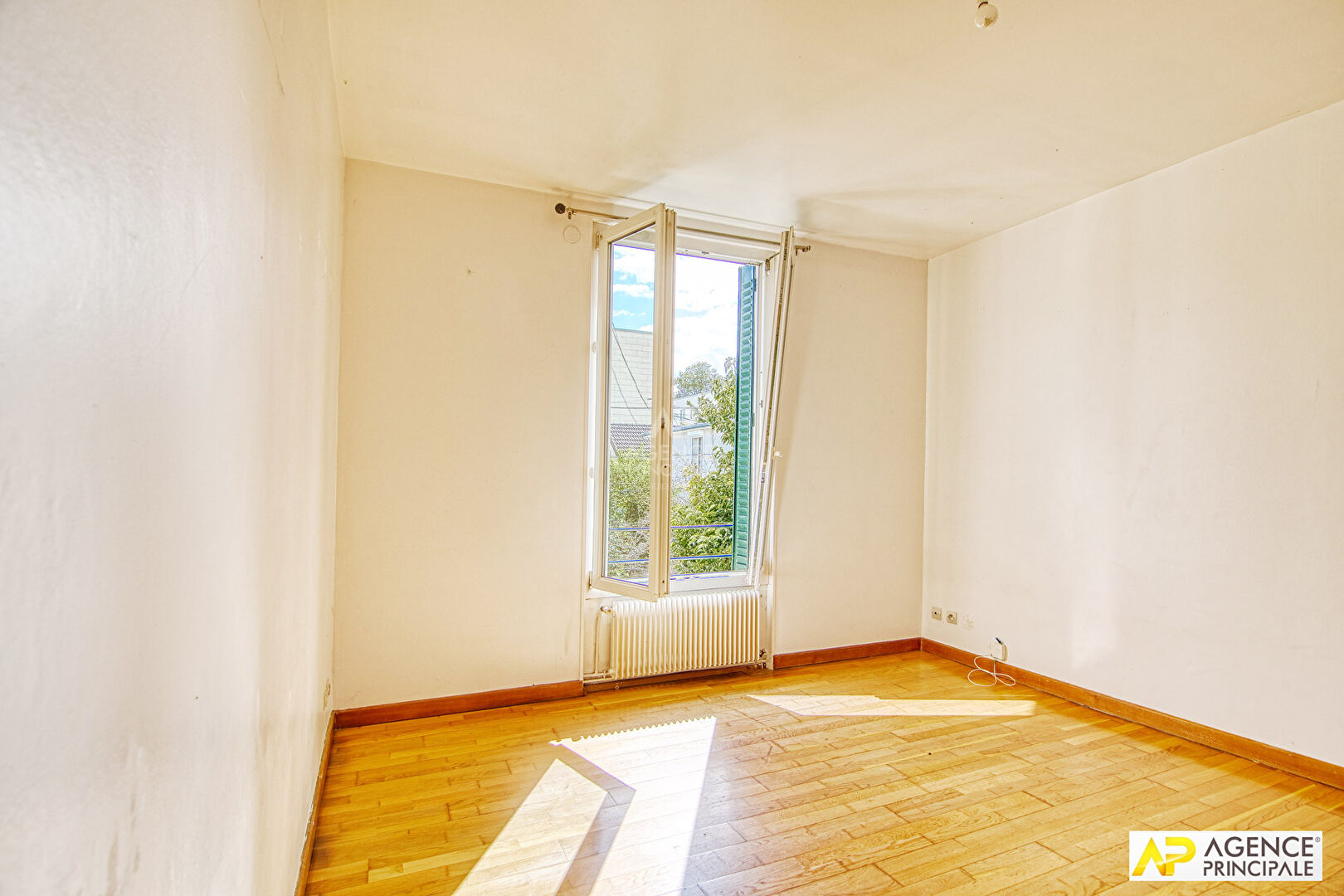 Photo Versailles Montreuil Appartement  2 pièces 40.36 m2 carrez situé au 1er et dernier étage avec jardin privatif et box image 5/6