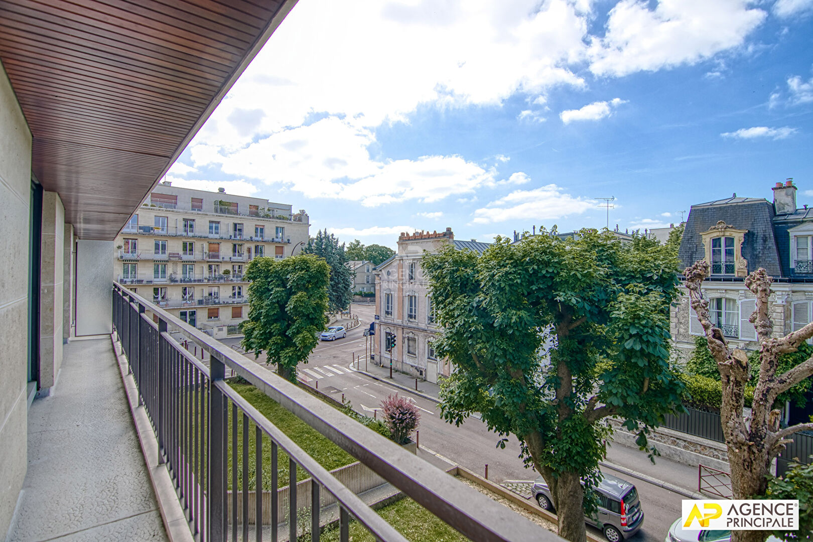 Photo Le Chesnay St-Jean limite Versailles - Appartement 5 pièces 103 m² carrez , 4 chambres avec ascenseur, balcon, cave et place de parking en sous-sol image 1/6