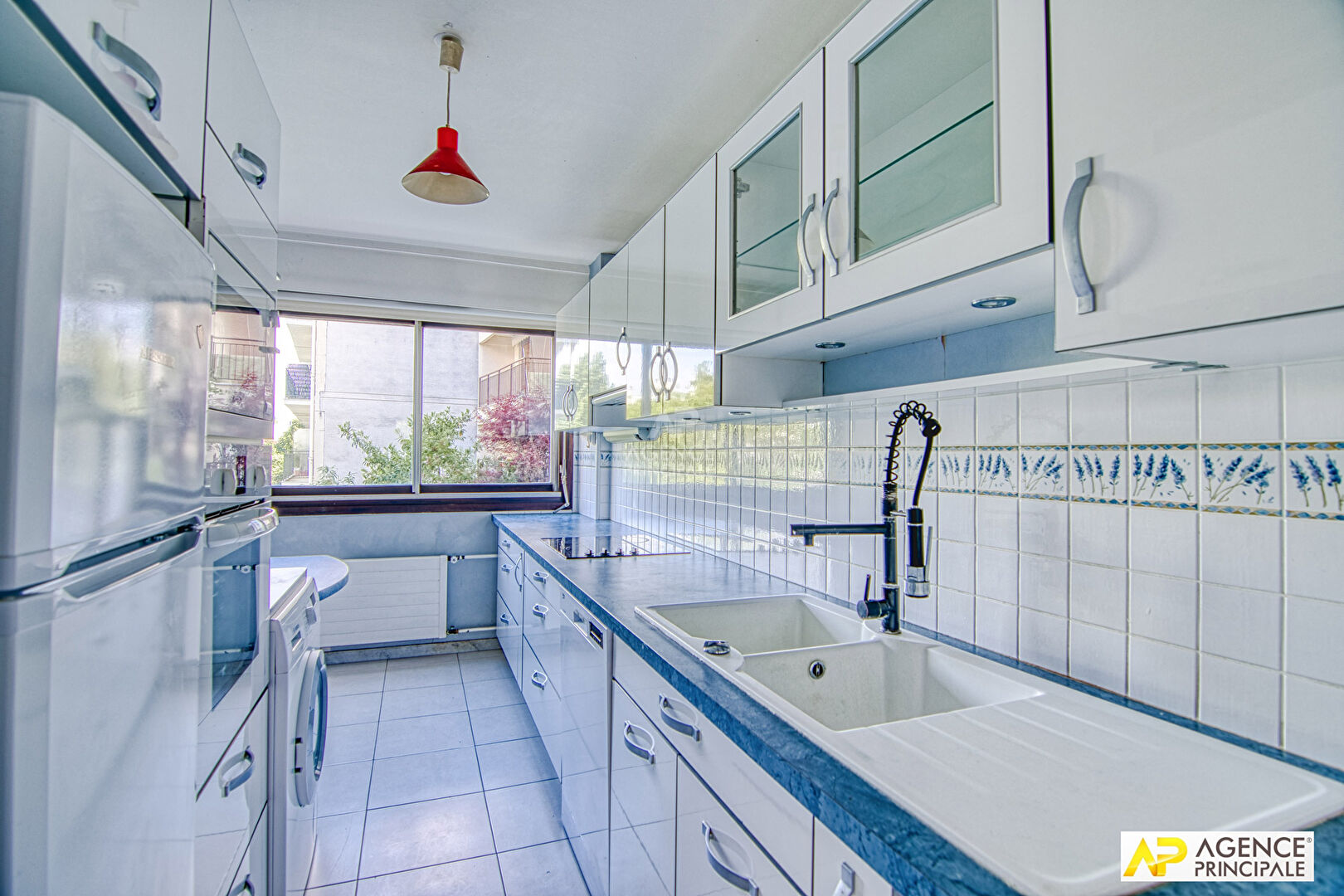 Photo Le Chesnay St-Jean limite Versailles - Appartement 5 pièces 103 m² carrez , 4 chambres avec ascenseur, balcon, cave et place de parking en sous-sol image 4/6