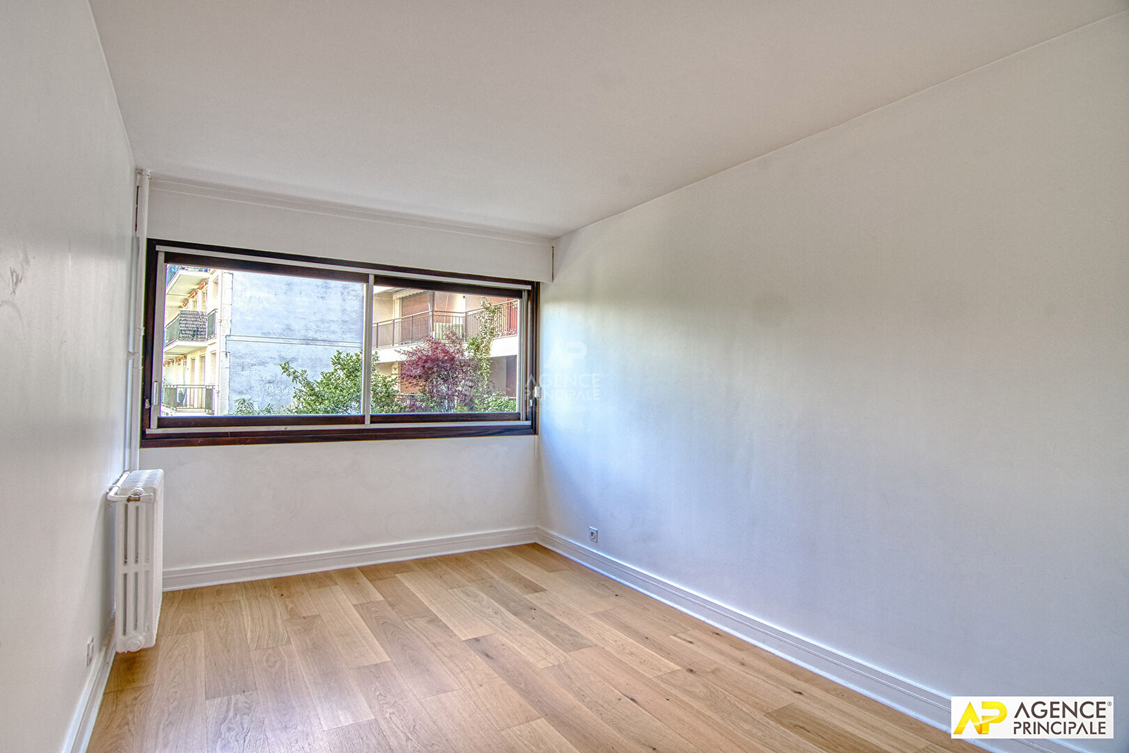 Photo Le Chesnay St-Jean limite Versailles - Appartement 5 pièces 103 m² carrez , 4 chambres avec ascenseur, balcon, cave et place de parking en sous-sol image 6/6