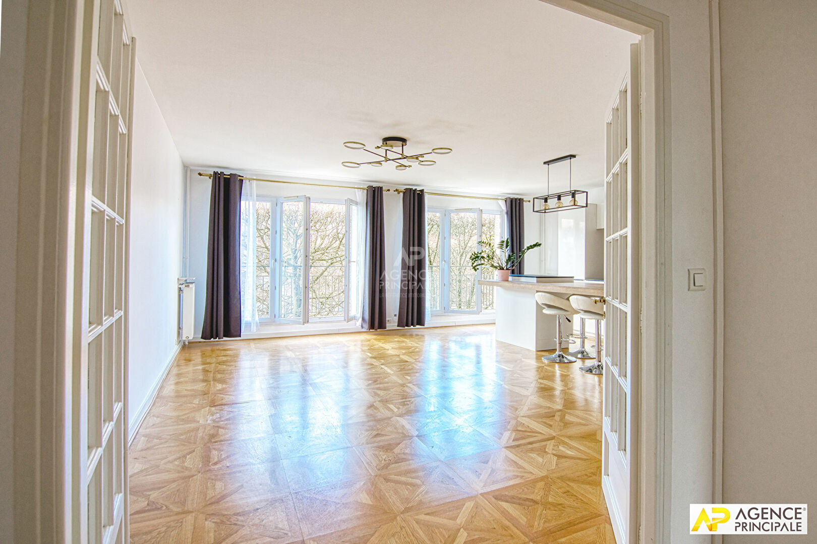 Photo Versailles Notre-Dame Appartement 3pièces 67.18 m² carrez situé au 2eme étage avec ascenseur , balcon, cave et parking image 2/6