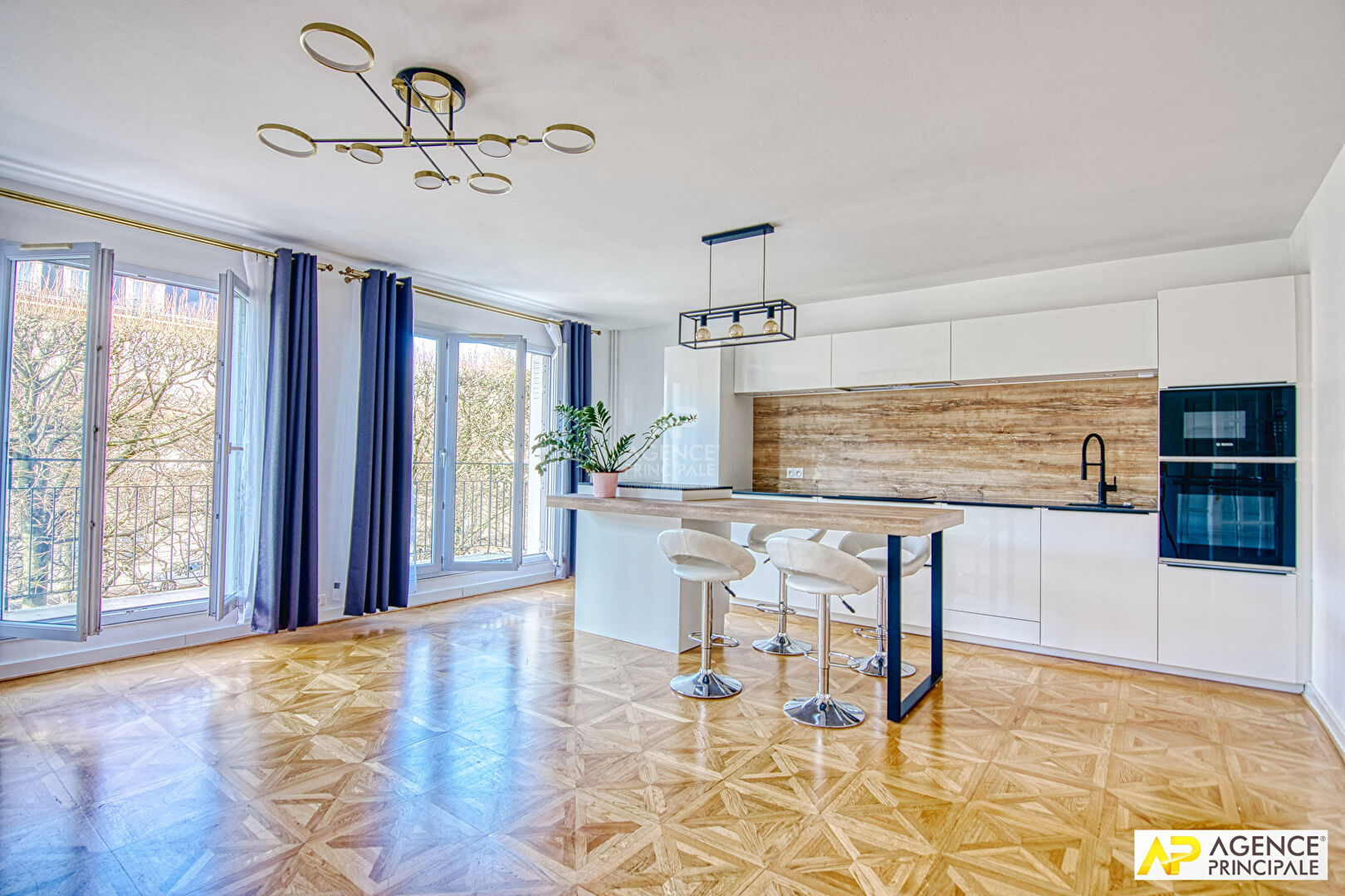 Photo Versailles Notre-Dame Appartement 3pièces 67.18 m² carrez situé au 2eme étage avec ascenseur , balcon, cave et parking image 3/6