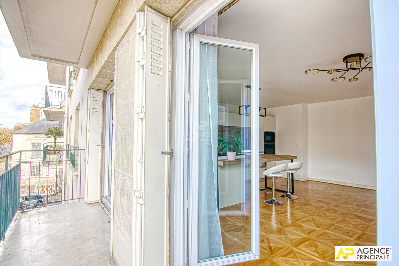 Photo Versailles Notre-Dame Appartement 3pièces 67.18 m² carrez situé au 2eme étage avec ascenseur , balcon, cave et parking image 4/6