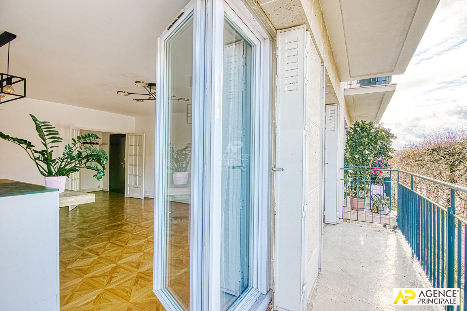 Photo Versailles Notre-Dame Appartement 3pièces 67.18 m² carrez situé au 2eme étage avec ascenseur , balcon, cave et parking image 5/6